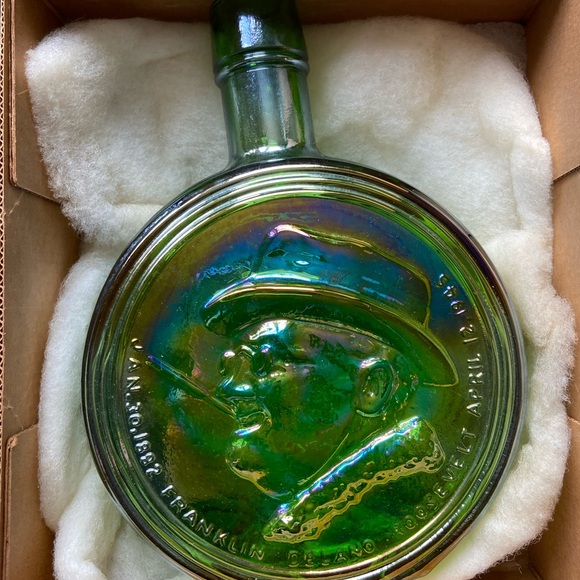 FDR Presidential Commemoration Bottle: Vintage Wheaton/Nuline - Picture 1 of 5
